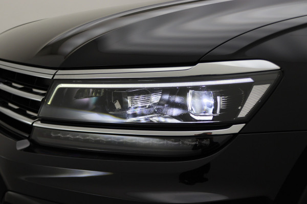 Volkswagen Tiguan 1.5 TSI ACT Highline Business R Leer, Panoramadak, ACC, Camera, Apple Carplay, DAB, PDC, Trekhaak, 19''