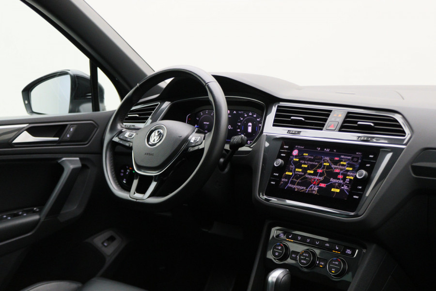 Volkswagen Tiguan 1.5 TSI ACT Highline Business R Leer, Panoramadak, ACC, Camera, Apple Carplay, DAB, PDC, Trekhaak, 19''
