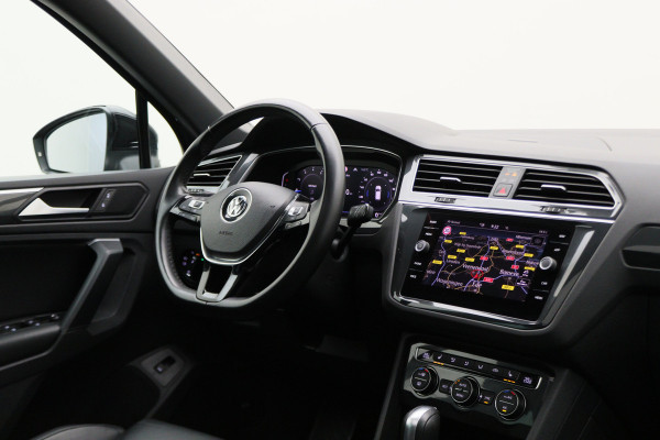 Volkswagen Tiguan 1.5 TSI ACT Highline Business R Leer, Panoramadak, ACC, Camera, Apple Carplay, DAB, PDC, Trekhaak, 19''