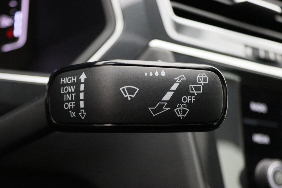 Volkswagen Tiguan 1.5 TSI ACT Highline Business R Leer, Panoramadak, ACC, Camera, Apple Carplay, DAB, PDC, Trekhaak, 19''