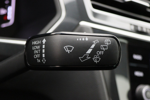 Volkswagen Tiguan 1.5 TSI ACT Highline Business R Leer, Panoramadak, ACC, Camera, Apple Carplay, DAB, PDC, Trekhaak, 19''