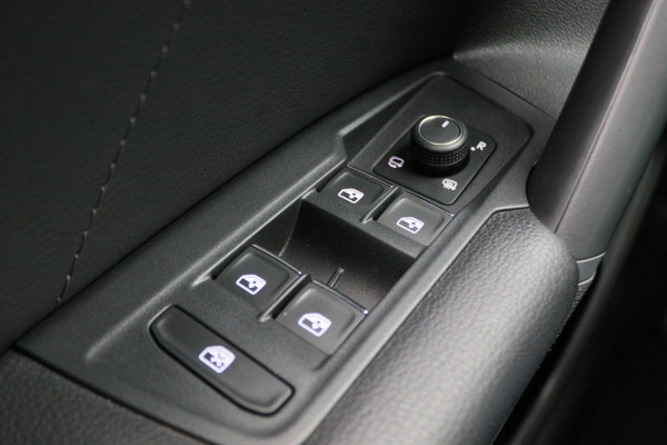 Volkswagen Tiguan 1.5 TSI ACT Highline Business R Leer, Panoramadak, ACC, Camera, Apple Carplay, DAB, PDC, Trekhaak, 19''