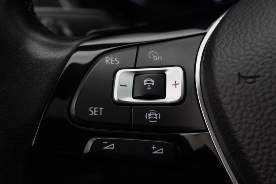 Volkswagen Tiguan 1.5 TSI ACT Highline Business R Leer, Panoramadak, ACC, Camera, Apple Carplay, DAB, PDC, Trekhaak, 19''