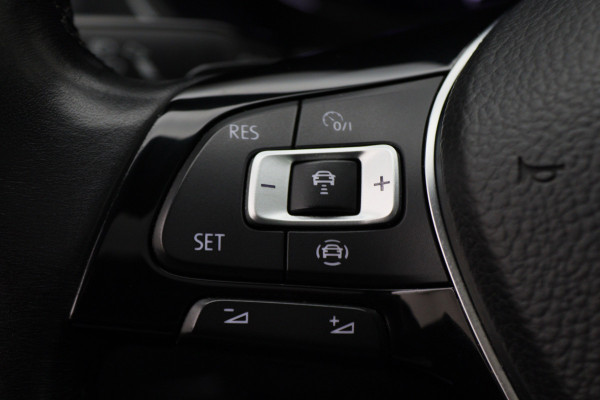 Volkswagen Tiguan 1.5 TSI ACT Highline Business R Leer, Panoramadak, ACC, Camera, Apple Carplay, DAB, PDC, Trekhaak, 19''