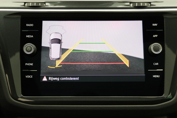 Volkswagen Tiguan 1.5 TSI ACT Highline Business R Leer, Panoramadak, ACC, Camera, Apple Carplay, DAB, PDC, Trekhaak, 19''