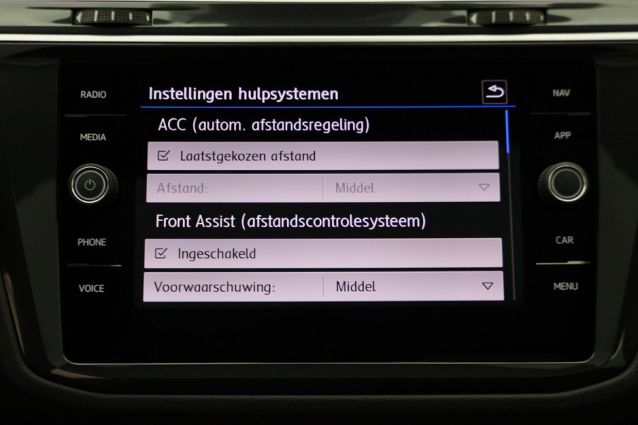 Volkswagen Tiguan 1.5 TSI ACT Highline Business R Leer, Panoramadak, ACC, Camera, Apple Carplay, DAB, PDC, Trekhaak, 19''