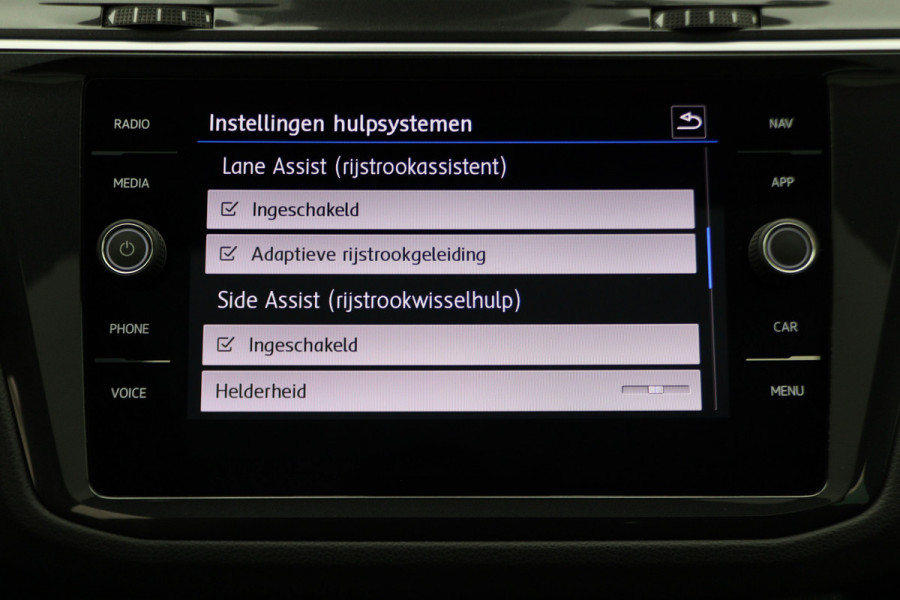 Volkswagen Tiguan 1.5 TSI ACT Highline Business R Leer, Panoramadak, ACC, Camera, Apple Carplay, DAB, PDC, Trekhaak, 19''