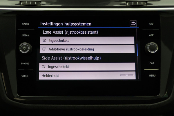 Volkswagen Tiguan 1.5 TSI ACT Highline Business R Leer, Panoramadak, ACC, Camera, Apple Carplay, DAB, PDC, Trekhaak, 19''