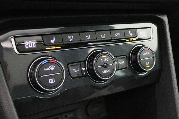 Volkswagen Tiguan 1.5 TSI ACT Highline Business R Leer, Panoramadak, ACC, Camera, Apple Carplay, DAB, PDC, Trekhaak, 19''