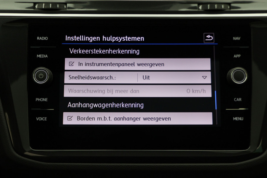 Volkswagen Tiguan 1.5 TSI ACT Highline Business R Leer, Panoramadak, ACC, Camera, Apple Carplay, DAB, PDC, Trekhaak, 19''