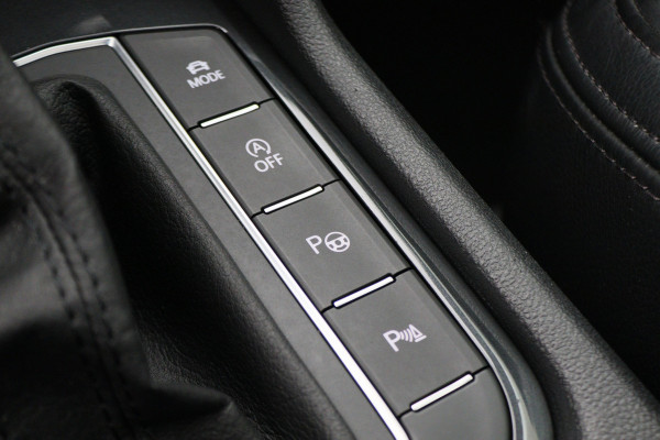 Volkswagen Tiguan 1.5 TSI ACT Highline Business R Leer, Panoramadak, ACC, Camera, Apple Carplay, DAB, PDC, Trekhaak, 19''