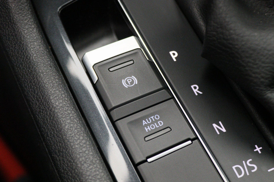 Volkswagen Tiguan 1.5 TSI ACT Highline Business R Leer, Panoramadak, ACC, Camera, Apple Carplay, DAB, PDC, Trekhaak, 19''