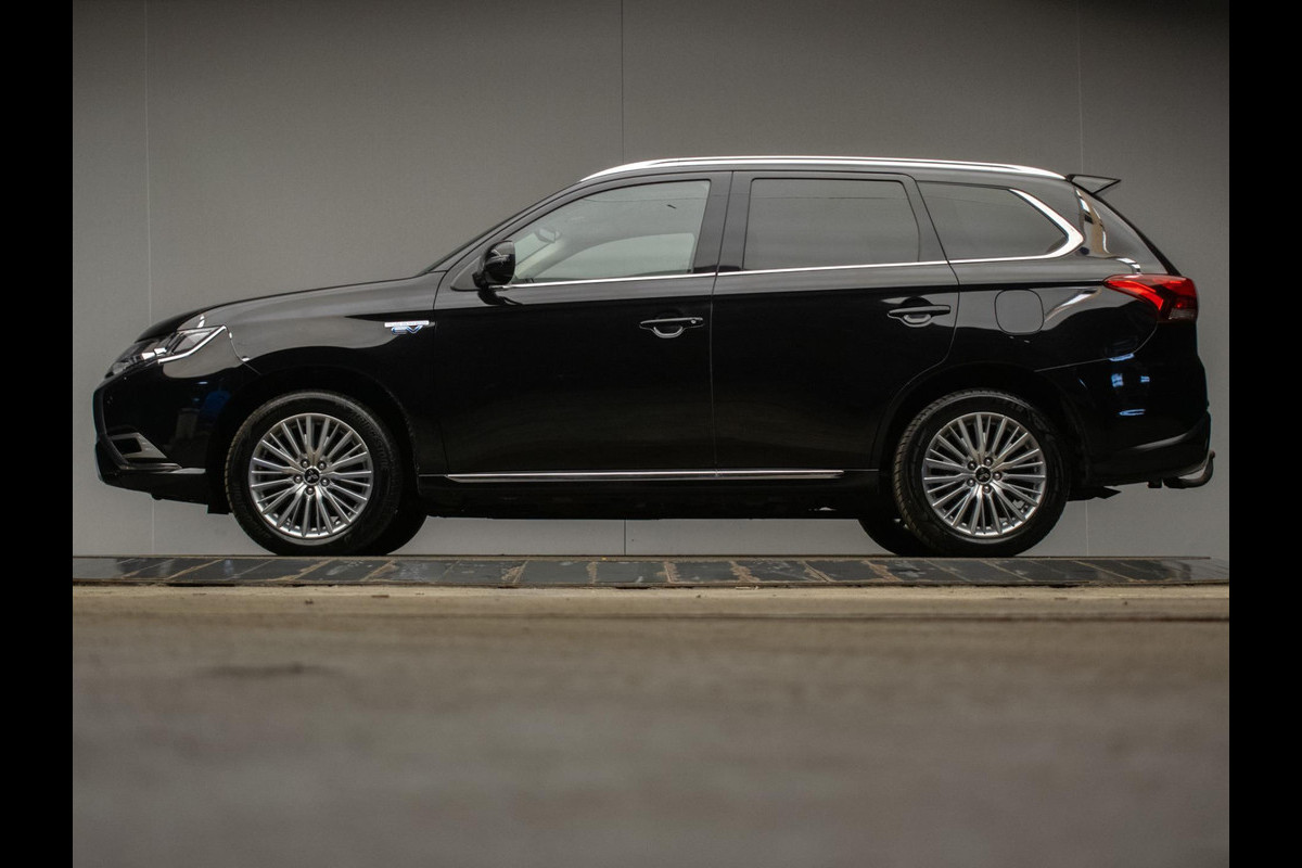 Mitsubishi Outlander 2.4 PHEV Instyle Sport (APPLE CARPLAY,NAVI,STOELVERWARMING,CAMERA,PDC,LEDER,KEYLESS,CRUISE,GETINT,LM VELGEN) Mitsubishi Outlander 2.4 PHEV Instyle Sport (APPLE CARPLAY,NAVI,STOELVERWARMING,CAMERA,PDC,LEDER,KEYLESS,CRUISE,GETINT,LM VELGEN)