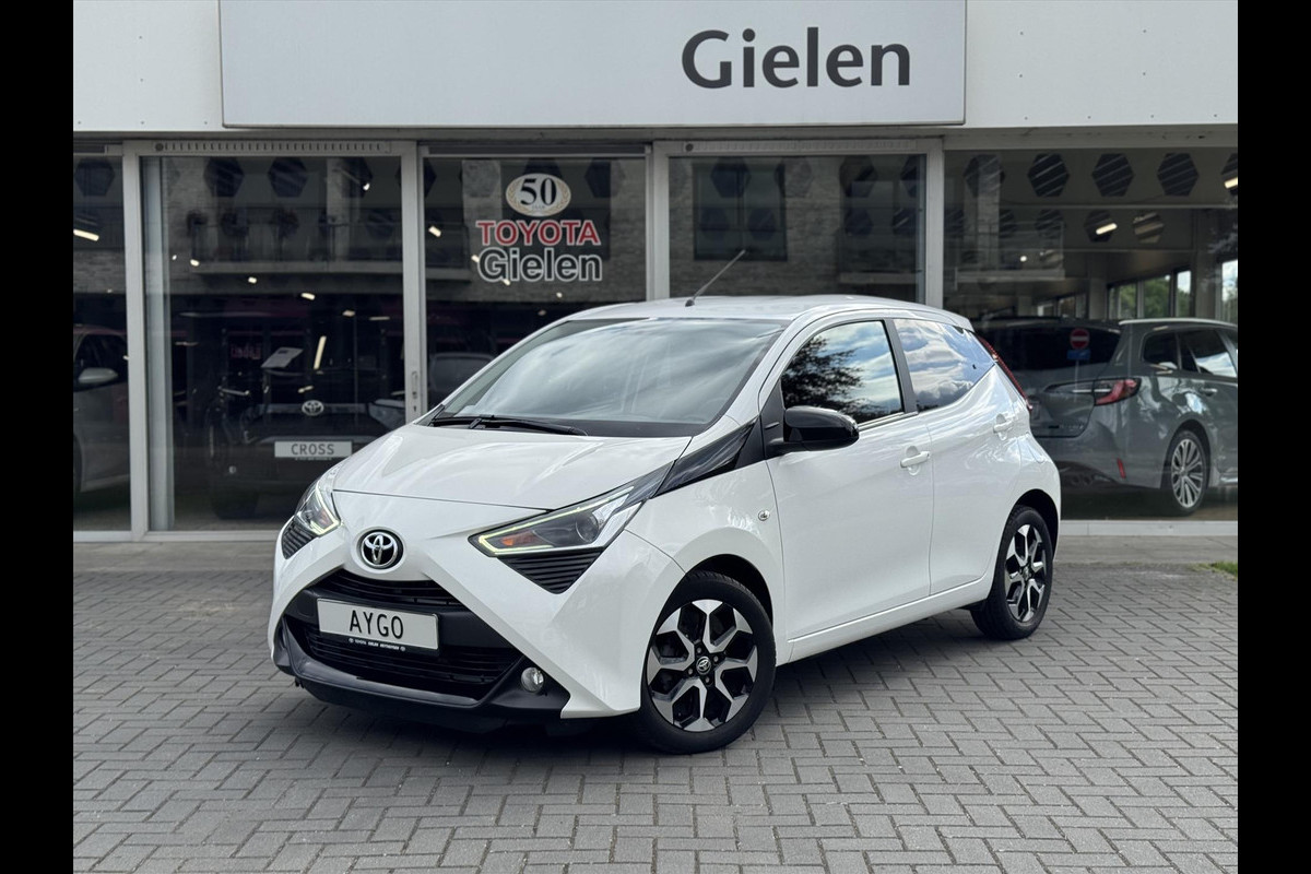 Toyota Aygo 1.0 VVT-i 72pk 5D x-joy | Camera, Stoelverwarming, Climate control, Apple carplay/Android auto Toyota Aygo 1.0 VVT-i 72pk 5D x-joy | Camera, Stoelverwarming, Climate control, Apple carplay/Android auto