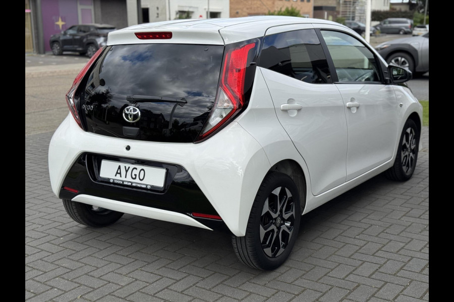 Toyota Aygo 1.0 VVT-i 72pk 5D x-joy | Camera, Stoelverwarming, Climate control, Apple carplay/Android auto
