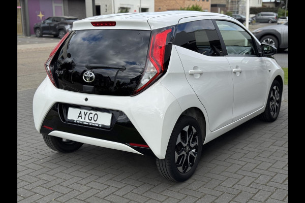 Toyota Aygo 1.0 VVT-i 72pk 5D x-joy | Camera, Stoelverwarming, Climate control, Apple carplay/Android auto