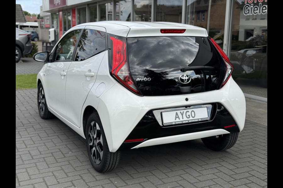 Toyota Aygo 1.0 VVT-i 72pk 5D x-joy | Camera, Stoelverwarming, Climate control, Apple carplay/Android auto