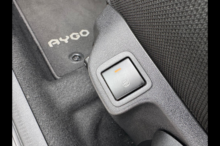 Toyota Aygo 1.0 VVT-i 72pk 5D x-joy | Camera, Stoelverwarming, Climate control, Apple carplay/Android auto