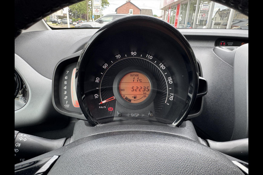 Toyota Aygo 1.0 VVT-i 72pk 5D x-joy | Camera, Stoelverwarming, Climate control, Apple carplay/Android auto