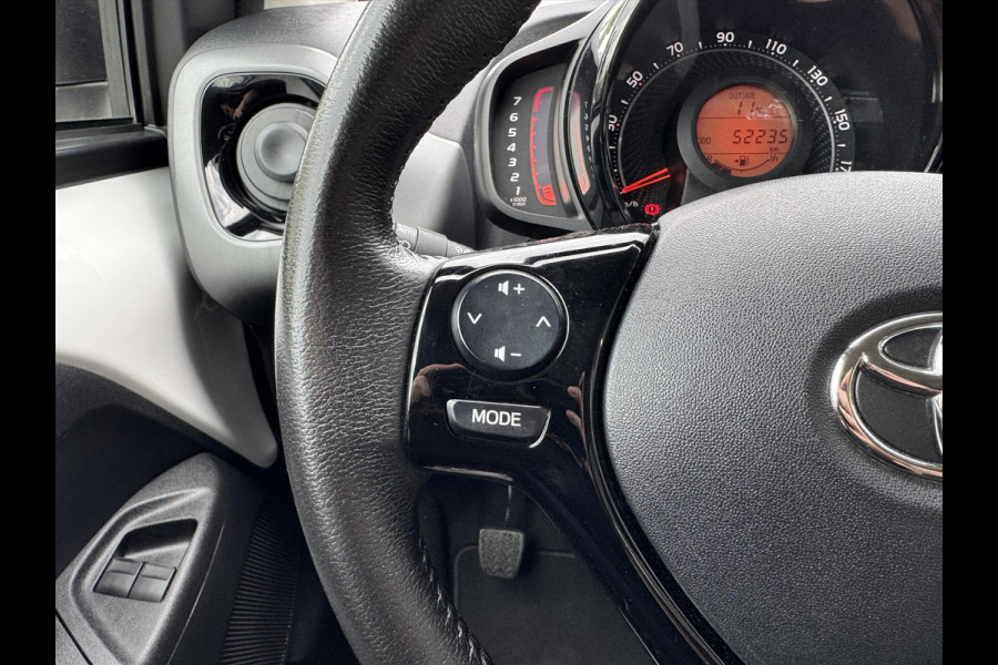 Toyota Aygo 1.0 VVT-i 72pk 5D x-joy | Camera, Stoelverwarming, Climate control, Apple carplay/Android auto