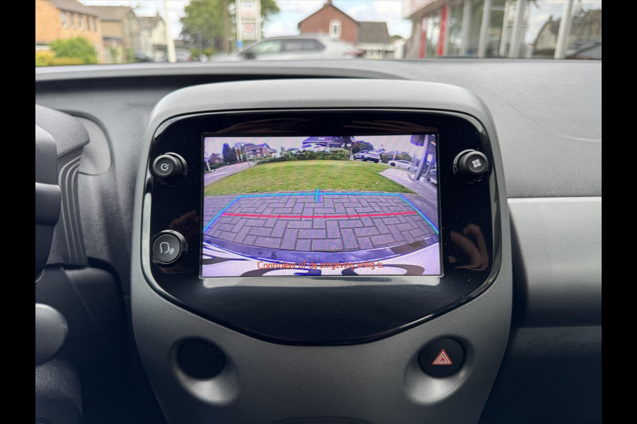 Toyota Aygo 1.0 VVT-i 72pk 5D x-joy | Camera, Stoelverwarming, Climate control, Apple carplay/Android auto