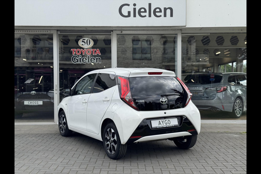 Toyota Aygo 1.0 VVT-i 72pk 5D x-joy | Camera, Stoelverwarming, Climate control, Apple carplay/Android auto