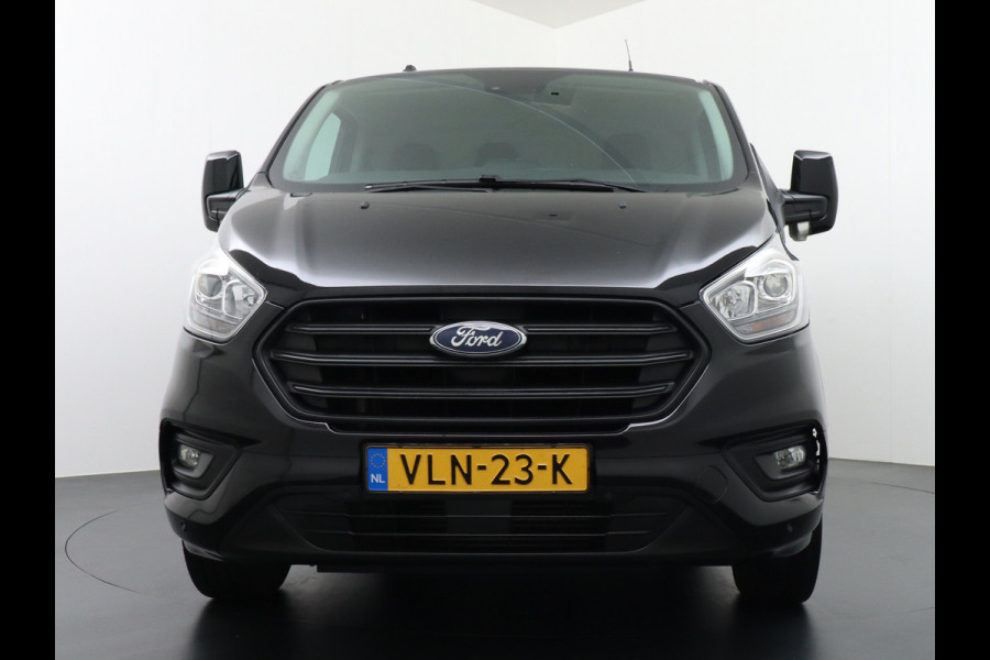 Ford Transit Custom 2.0TDCI 130PK 3-persoons Airco PDC Trekhaak Cruise-Controle Adaptieve bochtverlichting Voorruit Verwarmbaar Betonplex Schuifdeur Projector-koplamp mistlampen regen-/lichtsensor Zeer Compleet! EURO 6 385Nm 2.500kg Trekvermogen!