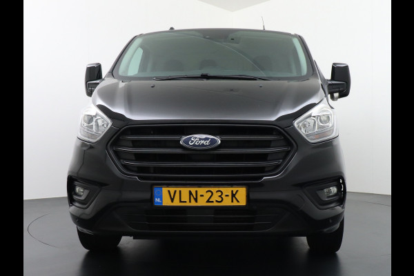 Ford Transit Custom 2.0TDCI 130PK 3-persoons Airco PDC Trekhaak Cruise-Controle Adaptieve bochtverlichting Voorruit Verwarmbaar Betonplex Schuifdeur Projector-koplamp mistlampen regen-/lichtsensor Zeer Compleet! EURO 6 385Nm 2.500kg Trekvermogen!
