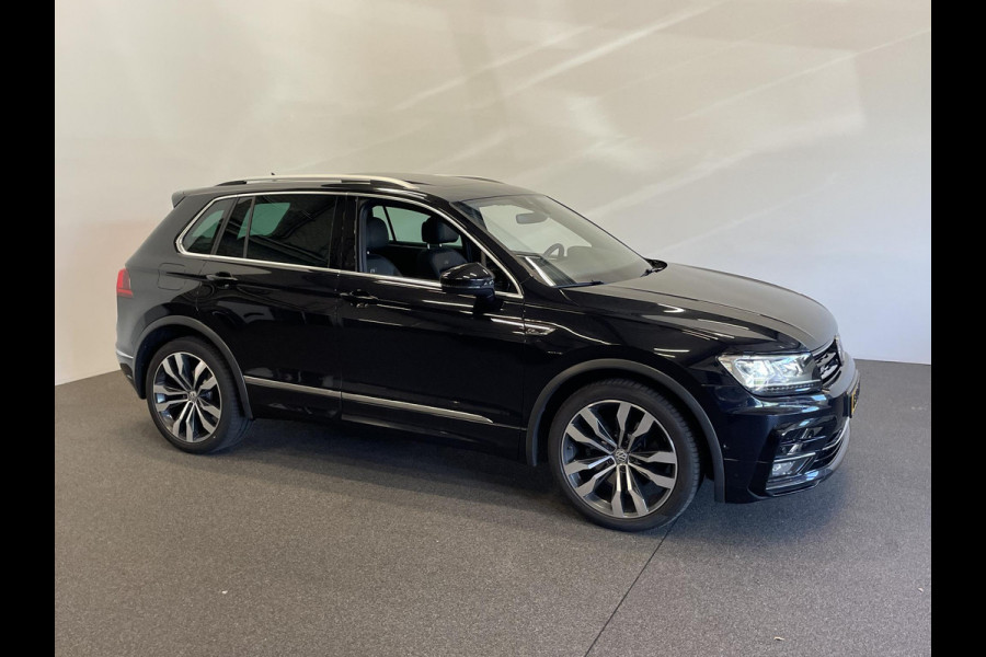 Volkswagen Tiguan 2.0 TSI 4Motion R-line Highline Business Panoramadak Trekhaak Navigatie Apple Carplay/Android Auto Camera Parkeersensoren Adaptive Cruise Control Stoelverwarming Elektrische achterklep Leder Climate Control