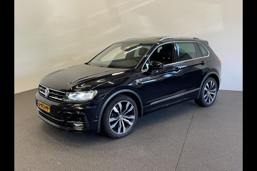Volkswagen Tiguan 2.0 TSI 4Motion R-line Highline Business Panoramadak Trekhaak Navigatie Apple Carplay/Android Auto Camera Parkeersensoren Adaptive Cruise Control Stoelverwarming Elektrische achterklep Leder Climate Control
