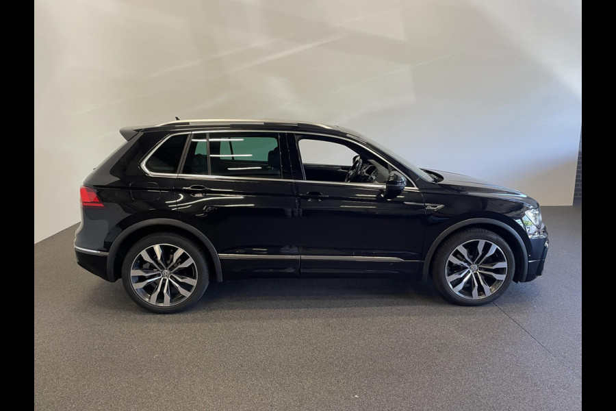 Volkswagen Tiguan 2.0 TSI 4Motion R-line Highline Business Panoramadak Trekhaak Navigatie Apple Carplay/Android Auto Camera Parkeersensoren Adaptive Cruise Control Stoelverwarming Elektrische achterklep Leder Climate Control