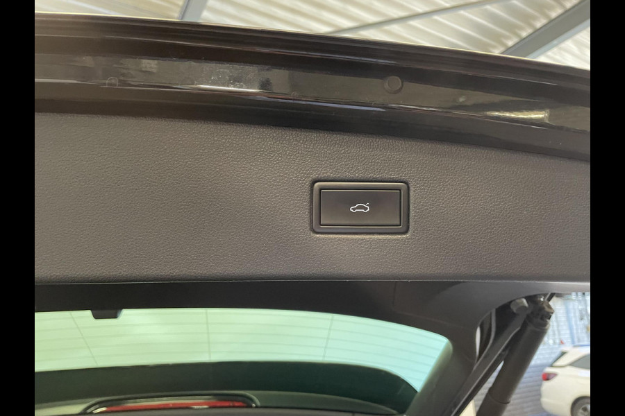 Volkswagen Tiguan 2.0 TSI 4Motion R-line Highline Business Panoramadak Trekhaak Navigatie Apple Carplay/Android Auto Camera Parkeersensoren Adaptive Cruise Control Stoelverwarming Elektrische achterklep Leder Climate Control