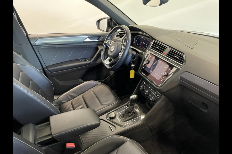 Volkswagen Tiguan 2.0 TSI 4Motion R-line Highline Business Panoramadak Trekhaak Navigatie Apple Carplay/Android Auto Camera Parkeersensoren Adaptive Cruise Control Stoelverwarming Elektrische achterklep Leder Climate Control