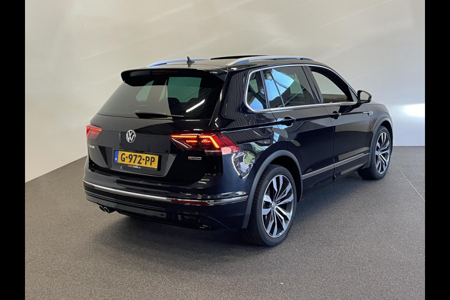 Volkswagen Tiguan 2.0 TSI 4Motion R-line Highline Business Panoramadak Trekhaak Navigatie Apple Carplay/Android Auto Camera Parkeersensoren Adaptive Cruise Control Stoelverwarming Elektrische achterklep Leder Climate Control