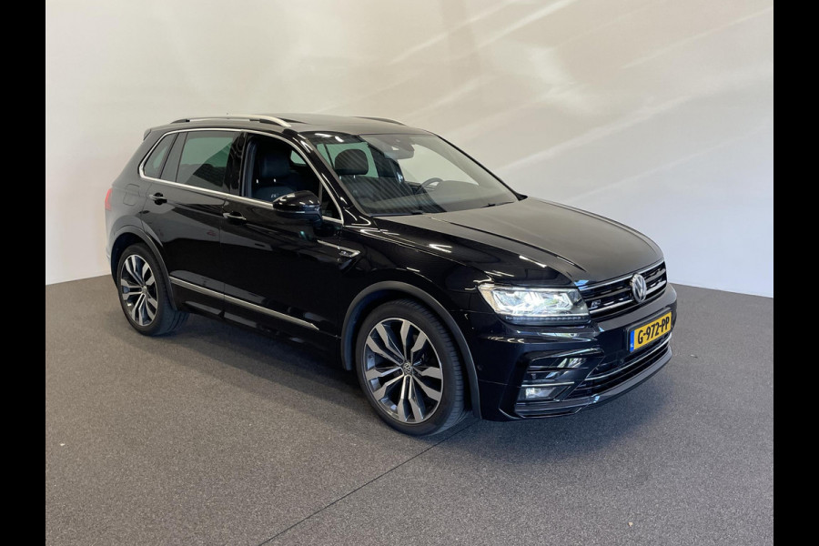 Volkswagen Tiguan 2.0 TSI 4Motion R-line Highline Business Panoramadak Trekhaak Navigatie Apple Carplay/Android Auto Camera Parkeersensoren Adaptive Cruise Control Stoelverwarming Elektrische achterklep Leder Climate Control