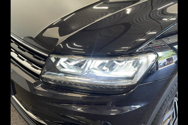 Volkswagen Tiguan 2.0 TSI 4Motion R-line Highline Business Panoramadak Trekhaak Navigatie Apple Carplay/Android Auto Camera Parkeersensoren Adaptive Cruise Control Stoelverwarming Elektrische achterklep Leder Climate Control
