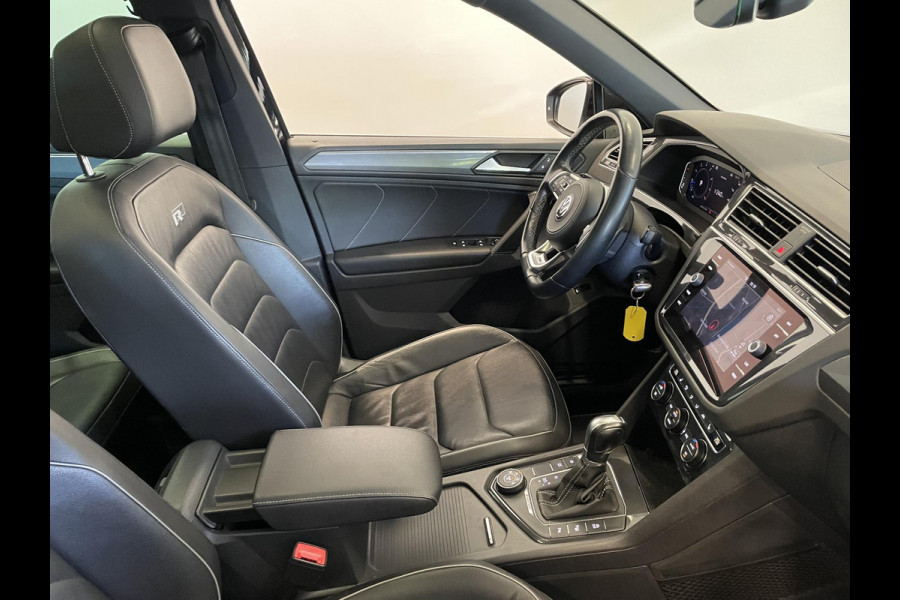 Volkswagen Tiguan 2.0 TSI 4Motion R-line Highline Business Panoramadak Trekhaak Navigatie Apple Carplay/Android Auto Camera Parkeersensoren Adaptive Cruise Control Stoelverwarming Elektrische achterklep Leder Climate Control