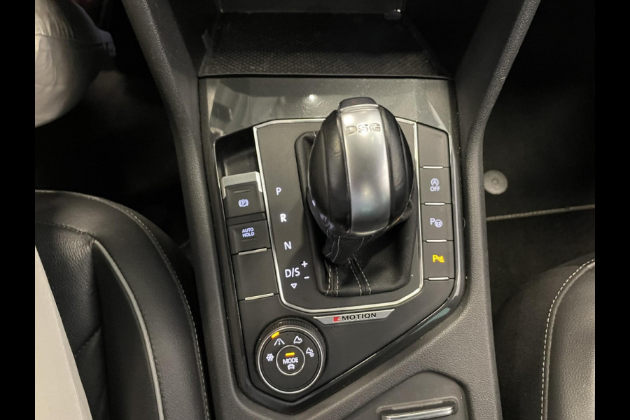 Volkswagen Tiguan 2.0 TSI 4Motion R-line Highline Business Panoramadak Trekhaak Navigatie Apple Carplay/Android Auto Camera Parkeersensoren Adaptive Cruise Control Stoelverwarming Elektrische achterklep Leder Climate Control
