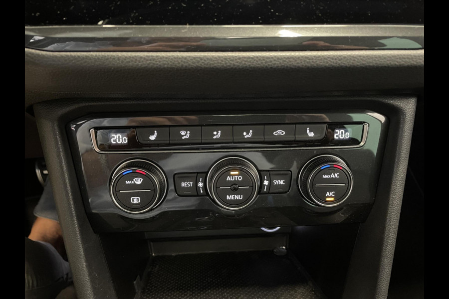Volkswagen Tiguan 2.0 TSI 4Motion R-line Highline Business Panoramadak Trekhaak Navigatie Apple Carplay/Android Auto Camera Parkeersensoren Adaptive Cruise Control Stoelverwarming Elektrische achterklep Leder Climate Control