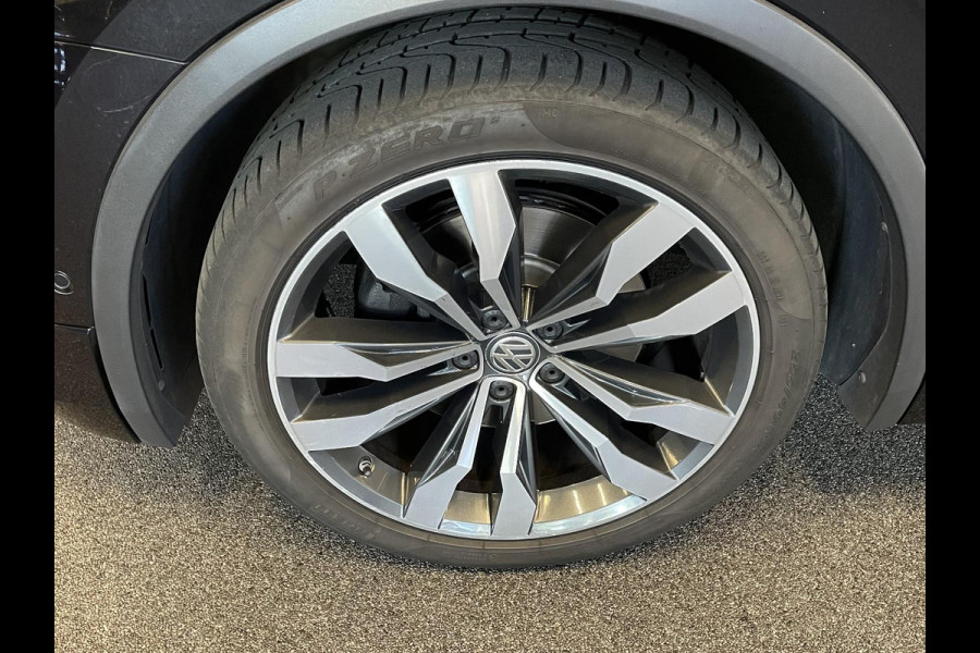 Volkswagen Tiguan 2.0 TSI 4Motion R-line Highline Business Panoramadak Trekhaak Navigatie Apple Carplay/Android Auto Camera Parkeersensoren Adaptive Cruise Control Stoelverwarming Elektrische achterklep Leder Climate Control