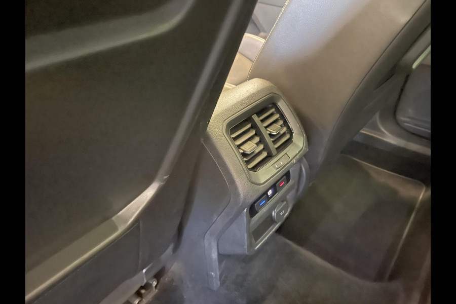 Volkswagen Tiguan 2.0 TSI 4Motion R-line Highline Business Panoramadak Trekhaak Navigatie Apple Carplay/Android Auto Camera Parkeersensoren Adaptive Cruise Control Stoelverwarming Elektrische achterklep Leder Climate Control