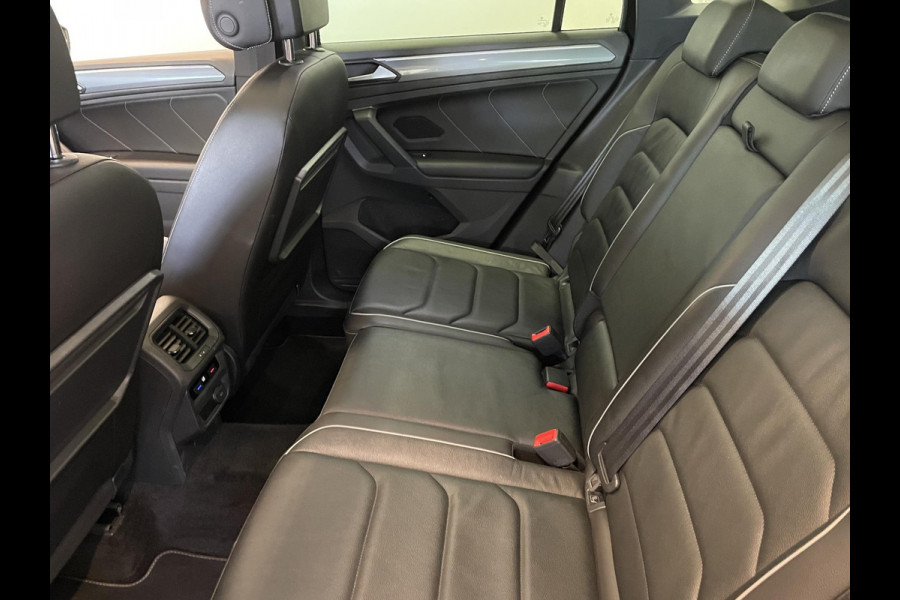 Volkswagen Tiguan 2.0 TSI 4Motion R-line Highline Business Panoramadak Trekhaak Navigatie Apple Carplay/Android Auto Camera Parkeersensoren Adaptive Cruise Control Stoelverwarming Elektrische achterklep Leder Climate Control