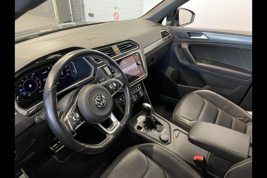 Volkswagen Tiguan 2.0 TSI 4Motion R-line Highline Business Panoramadak Trekhaak Navigatie Apple Carplay/Android Auto Camera Parkeersensoren Adaptive Cruise Control Stoelverwarming Elektrische achterklep Leder Climate Control