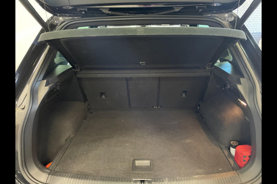 Volkswagen Tiguan 2.0 TSI 4Motion R-line Highline Business Panoramadak Trekhaak Navigatie Apple Carplay/Android Auto Camera Parkeersensoren Adaptive Cruise Control Stoelverwarming Elektrische achterklep Leder Climate Control