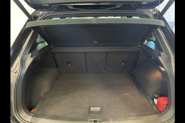 Volkswagen Tiguan 2.0 TSI 4Motion R-line Highline Business Panoramadak Trekhaak Navigatie Apple Carplay/Android Auto Camera Parkeersensoren Adaptive Cruise Control Stoelverwarming Elektrische achterklep Leder Climate Control