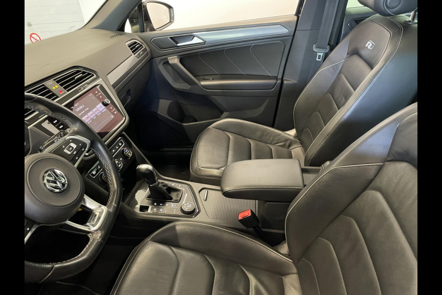 Volkswagen Tiguan 2.0 TSI 4Motion R-line Highline Business Panoramadak Trekhaak Navigatie Apple Carplay/Android Auto Camera Parkeersensoren Adaptive Cruise Control Stoelverwarming Elektrische achterklep Leder Climate Control