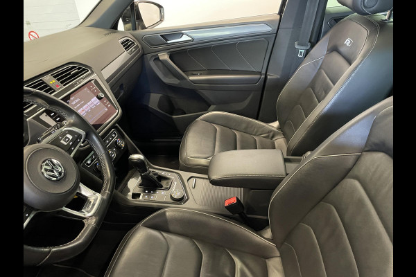 Volkswagen Tiguan 2.0 TSI 4Motion R-line Highline Business Panoramadak Trekhaak Navigatie Apple Carplay/Android Auto Camera Parkeersensoren Adaptive Cruise Control Stoelverwarming Elektrische achterklep Leder Climate Control