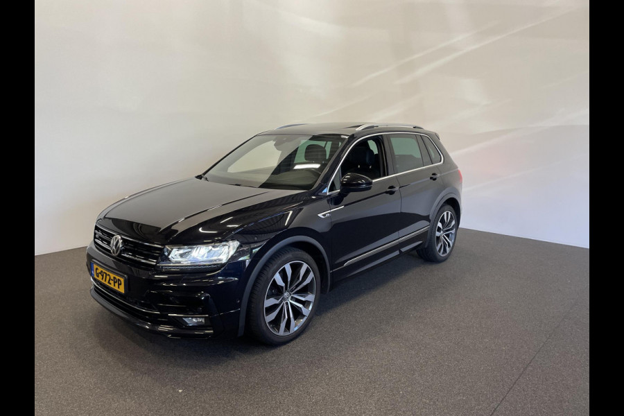 Volkswagen Tiguan 2.0 TSI 4Motion R-line Highline Business Panoramadak Trekhaak Navigatie Apple Carplay/Android Auto Camera Parkeersensoren Adaptive Cruise Control Stoelverwarming Elektrische achterklep Leder Climate Control