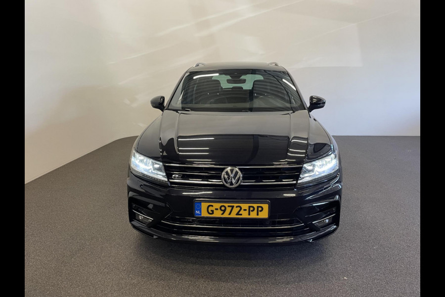 Volkswagen Tiguan 2.0 TSI 4Motion R-line Highline Business Panoramadak Trekhaak Navigatie Apple Carplay/Android Auto Camera Parkeersensoren Adaptive Cruise Control Stoelverwarming Elektrische achterklep Leder Climate Control