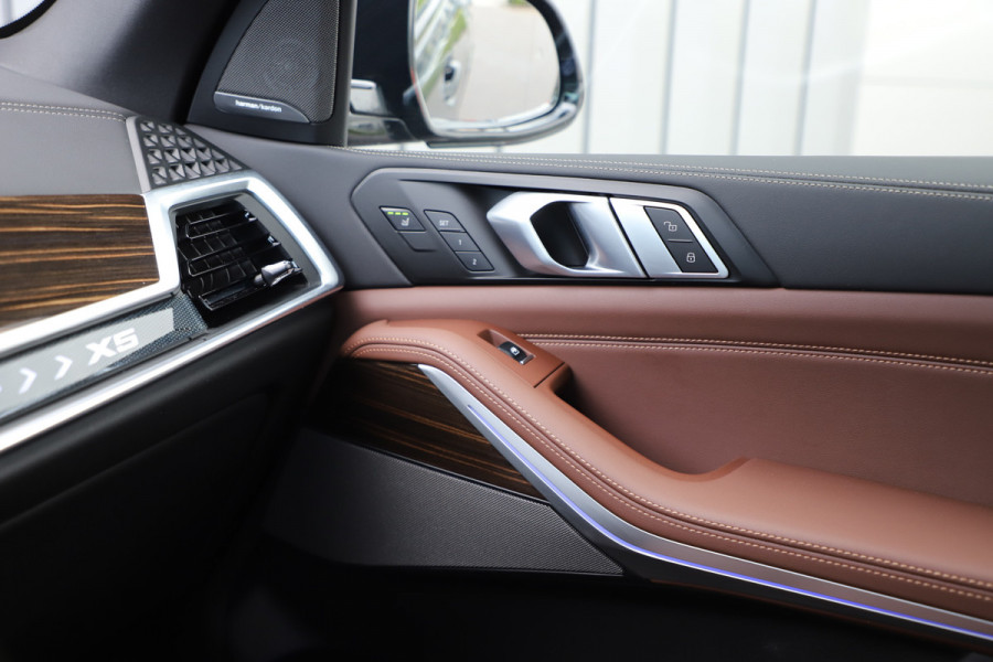BMW X5 xDrive50e | 490PK | Luchtvering | Massage | Keyles-go | Head-up | Harman\kardon | Laser-led | Sfeerverlichting | Stoelkoeling |